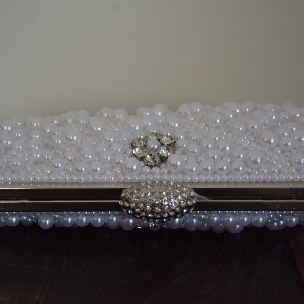 Elegant White Pearl Clutch - Picture 9 of 14